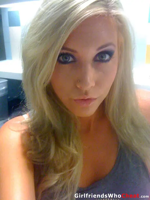 Samantha Saint: Blonde in Lingerie and Bikini Poses for Selfies – photo 5 of 15