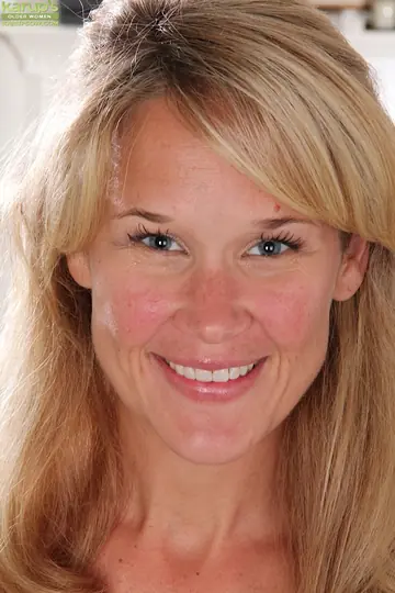 Katherine Jackson – Hairy Blonde MILF Spreads Her Pussy Wide