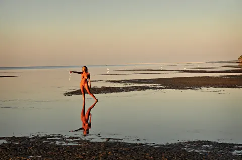 Marilyn Winters: Blonde Women Kiss Nude by a Tidal Pool on the Beach – photo 11 of 16
