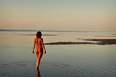 Marilyn Winters: Blonde Women Kiss Nude by a Tidal Pool on the Beach – photo 3 of 16