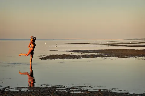 Marilyn Winters: Blonde Women Kiss Nude by a Tidal Pool on the Beach – photo 14 of 16