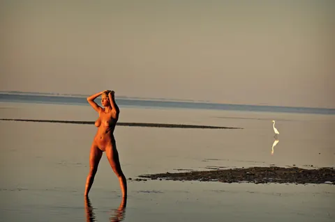 Marilyn Winters: Blonde Women Kiss Nude by a Tidal Pool on the Beach – photo 5 of 16