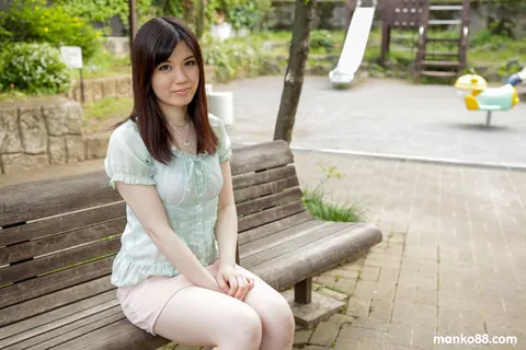 Japanese Woman Lets Stranger Finger Her Hairy Pussy – photo 2 of 21
