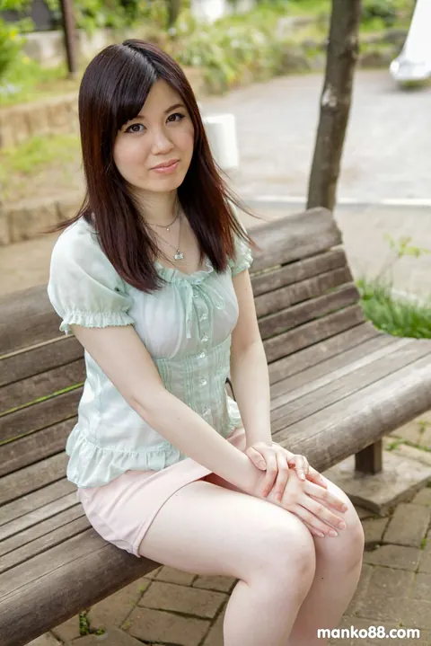 Japanese Woman Lets Stranger Finger Her Hairy Pussy – photo 4 of 21