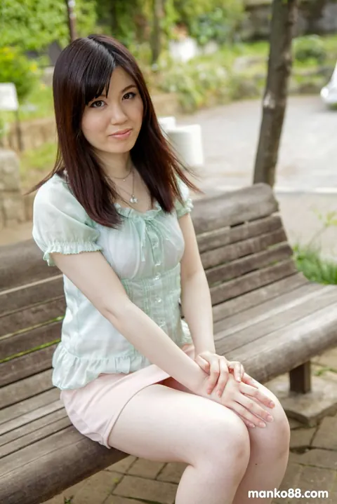 Japanese Woman Lets Stranger Finger Her Hairy Pussy – photo 5 of 21