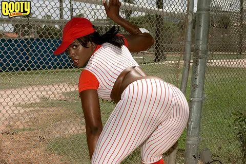 Kali Dreams: Thick Ebony MILF Strips Out of Her Uniform and Yoga Pants Outdoors – photo 2 of 16