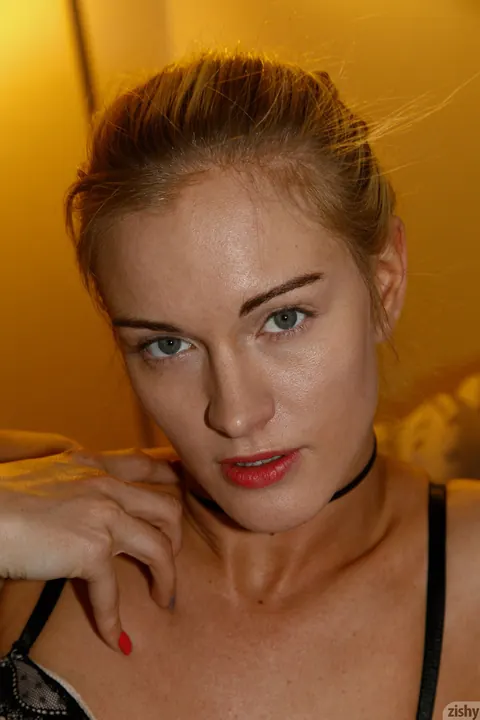 Dannell Norfolk: Blonde in Lingerie Oils Her Natural Tits and Slim Body – photo 2 of 13