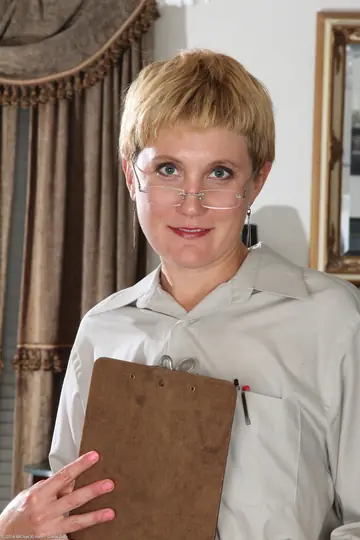 Mature Blonde MILF in Glasses Spreads Her Hairy Pussy