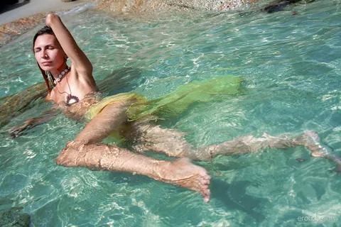 Skinny Brunette Bares Her Small Tits in a Tidal Pool – photo 10 of 16