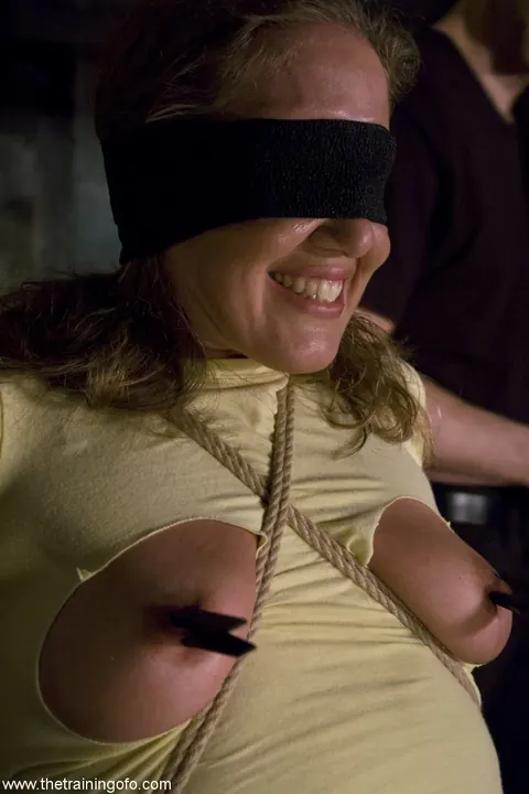 Jade Marxxx: Blonde MILF with Natural Tits Strips Out of Her Jeans for Bondage – photo 10 of 21