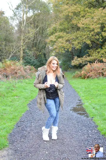 Tanned British BBW with Big Tits Has Sex in Jeans