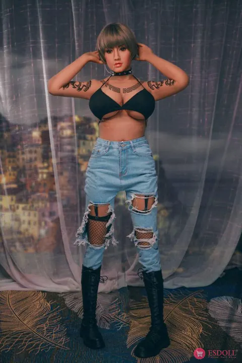 Busty Tattooed Woman Poses Nude Showing Her Ink – photo 8 of 9