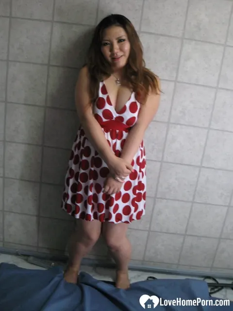 Asian BBW Bares Her Big Tits and Shaved Pussy – photo 16 of 20