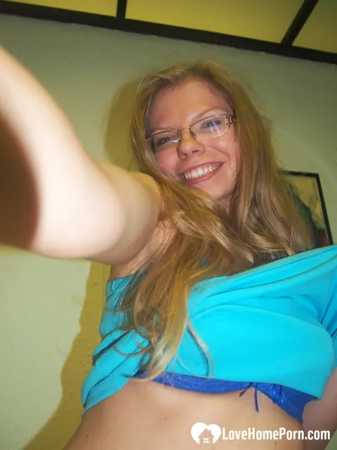 Ekaterina Ananasova: Brunette Amateur Shows Off Her Natural Tits in Topless Selfies – photo 2 of 15