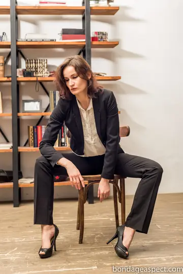 Woman Removes Her High Heels and Spreads Her Toes