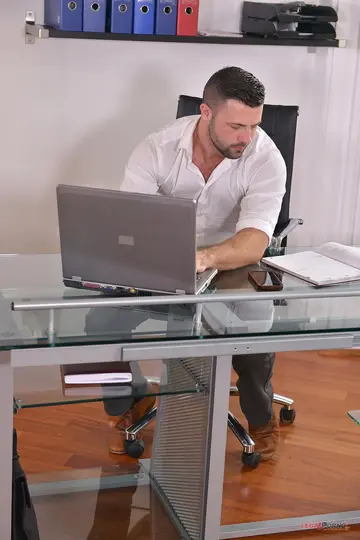 Sarah Highlight – Tall Ukrainian Brunette Secretary Fucks Cowgirl in the Office