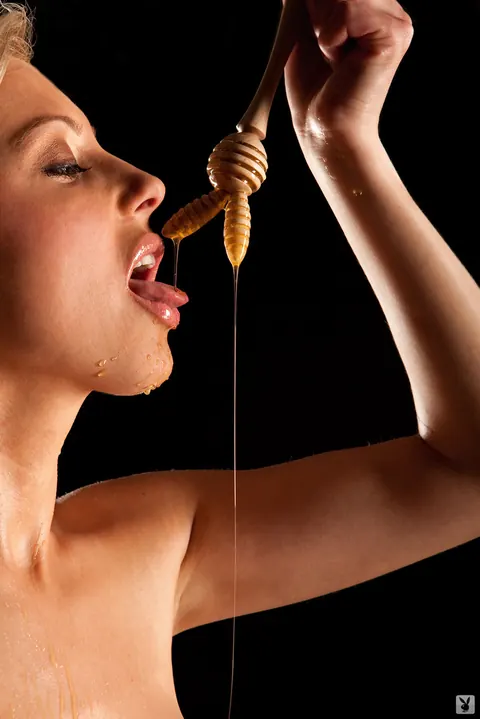 Adrianna Kroplewska: Blonde MILF Shows Off Her Big Tits and Body – photo 2 of 16