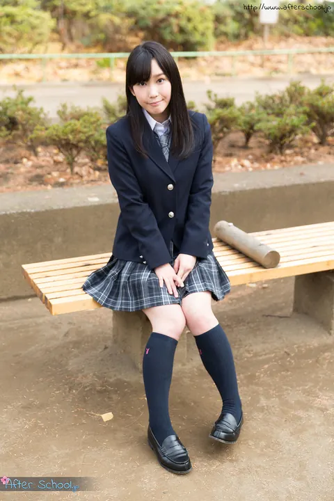 Yui Kasugano: Asian Brunette Pulls Down Her Panties to Show Her Bare Ass – photo 3 of 16