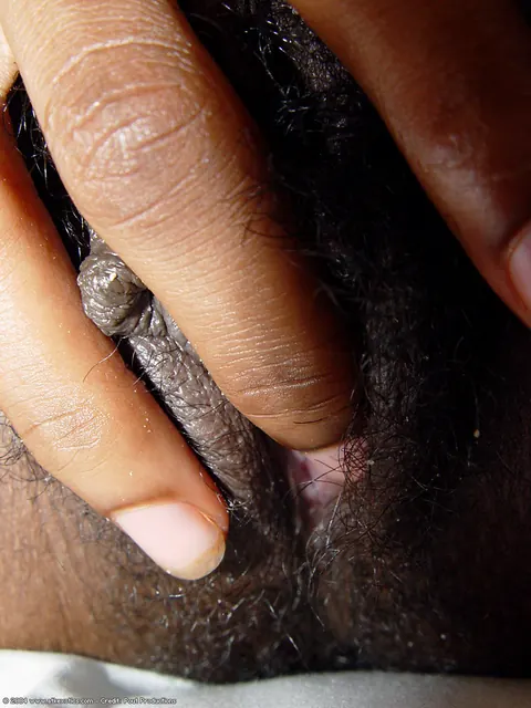 Slim Ebony Woman Poses Nude and Shows Her Big Tits – photo 17 of 20