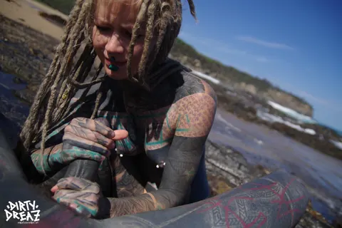Anuskatzz: Tattooed Brunette Jerks and Sucks Cock in a Bikini on the Beach – photo 15 of 16