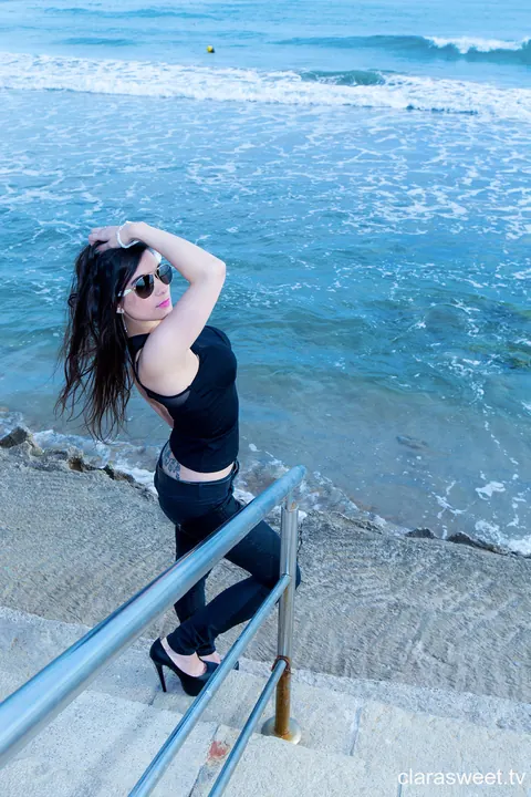 Clara Sweet: Brunette PAWG Poses in Jeans and Heels on the Beach – photo 9 of 15