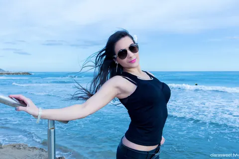 Clara Sweet: Brunette PAWG Poses in Jeans and Heels on the Beach – photo 10 of 15