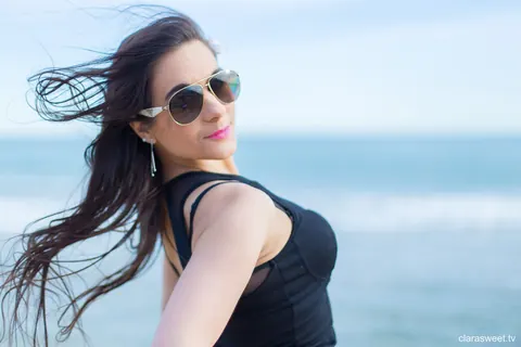 Clara Sweet: Brunette PAWG Poses in Jeans and Heels on the Beach – photo 13 of 15