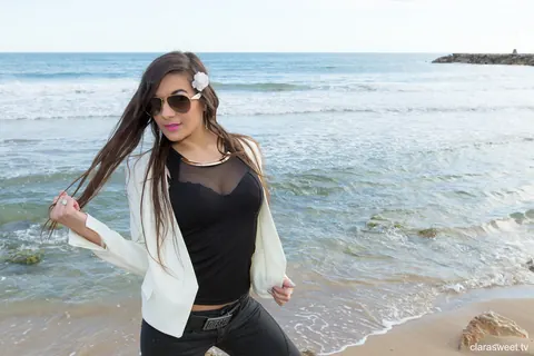 Clara Sweet: Brunette PAWG Poses in Jeans and Heels on the Beach – photo 1 of 15