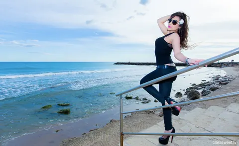 Clara Sweet: Brunette PAWG Poses in Jeans and Heels on the Beach – photo 7 of 15