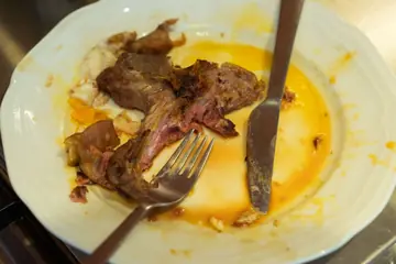 European Latina Gives a Blowjob While Cooking