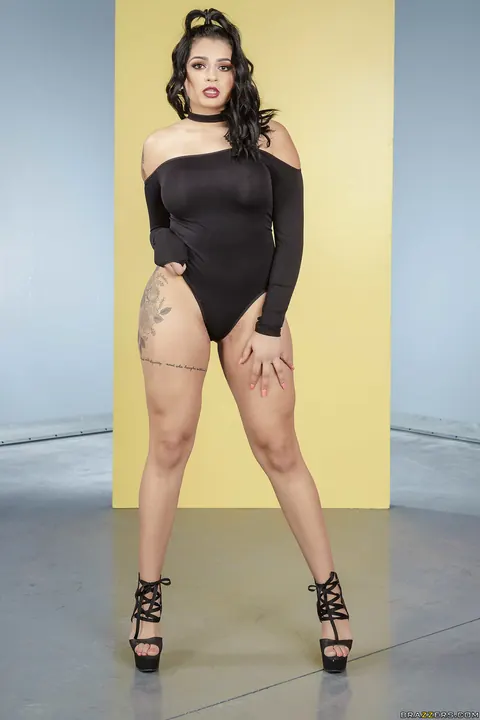 Carolina Cortez: Thick Latina Shows Big Tits and Oils Her Ass in Heels – photo 1 of 21