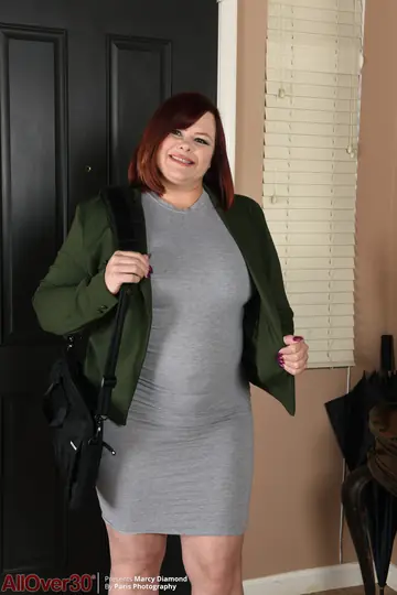 Curvy Blonde MILF in Heels Spreads Her Pussy Wide