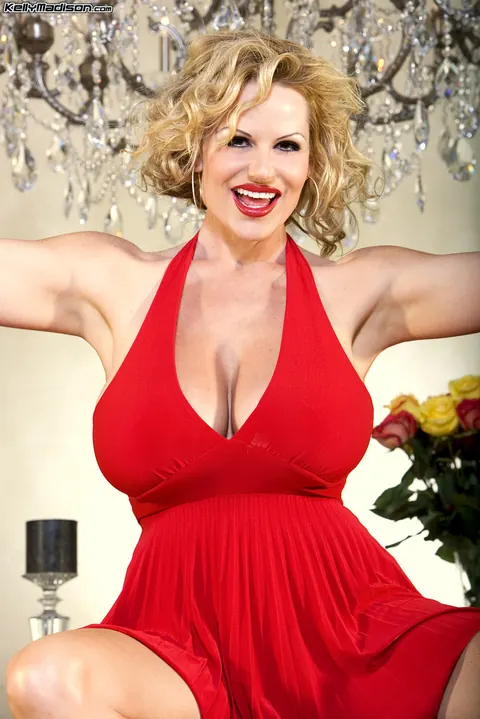 Kelly Madison: Tall Blonde MILF with Big Natural Tits Spreads Wide – photo 3 of 16