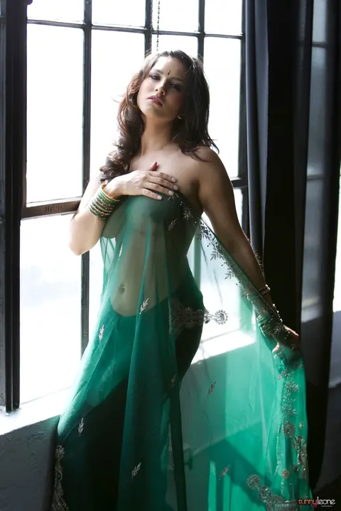 Sunny Leone: Slim Indian MILF Strips Out of Her Uniform – photo 2 of 20