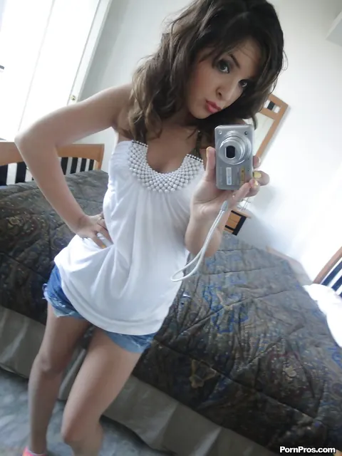 Natalie Heart: Busty Brunette Spreads Her Legs in a Mirror Selfie – photo 5 of 16