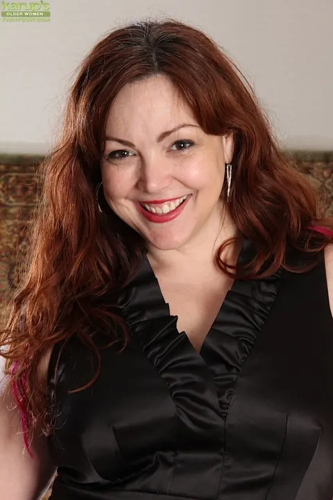Ember Rayne: Mature BBW Redhead Pulls Her Panties Aside and Spreads – photo 1 of 15