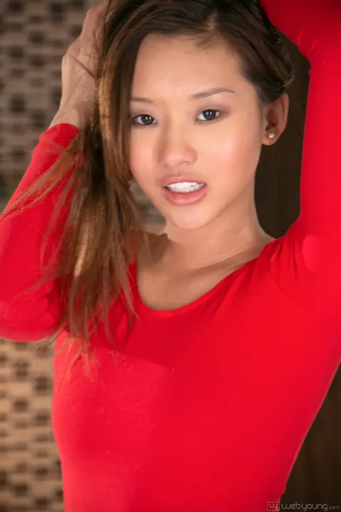 Alina Li: Slim Chinese Babe in High Heels Strips and Spreads Her Ass – photo 3 of 15
