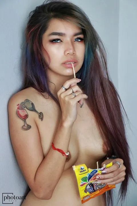 Slim Asian Woman Poses and Flashes Her Tits – photo 13 of 14
