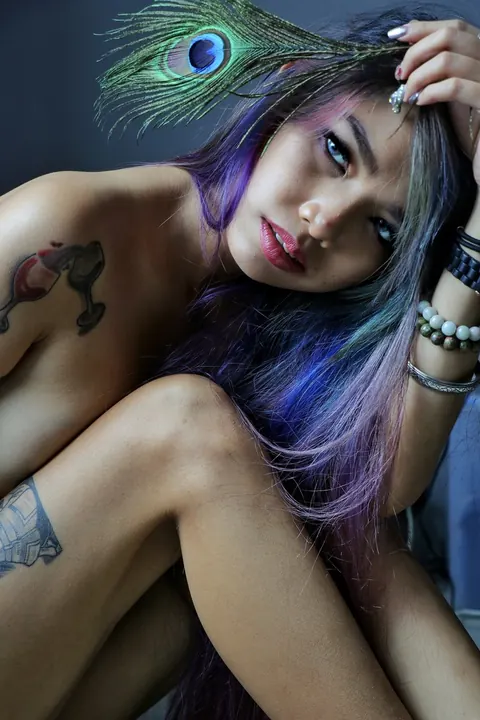Slim Asian Woman Poses and Flashes Her Tits – photo 9 of 14