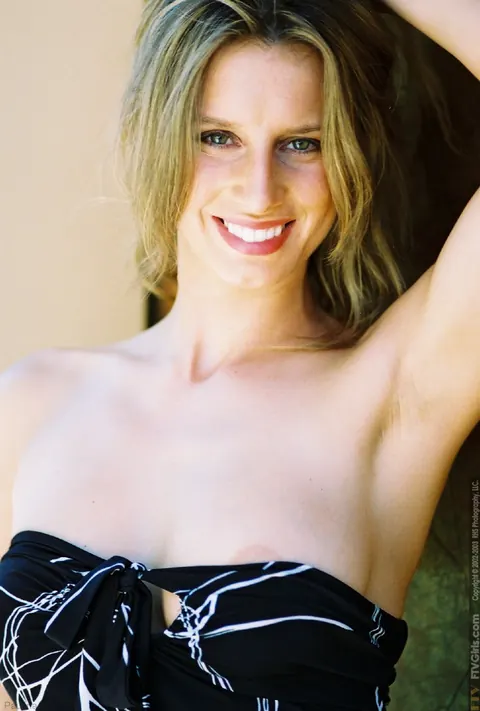 Paulina Presley: Tall Slim Blonde Strips Off Her Skirt and Spreads Outdoors in Heels – photo 10 of 20
