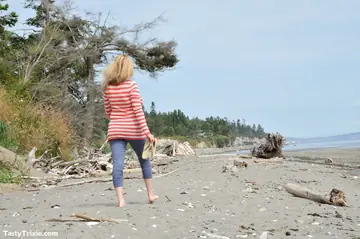 Tasty Trixie – Busty Blonde MILF Shows Off Her Feet and Big Ass in Panties on the Beach