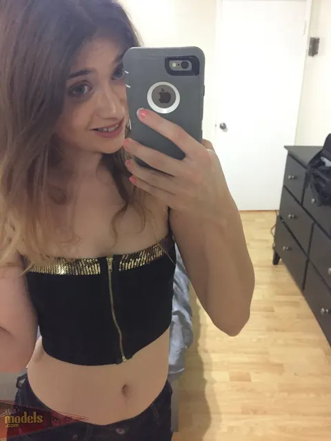 Brunette in Lingerie and Socks Takes Nude Mirror Selfies – photo 7 of 16