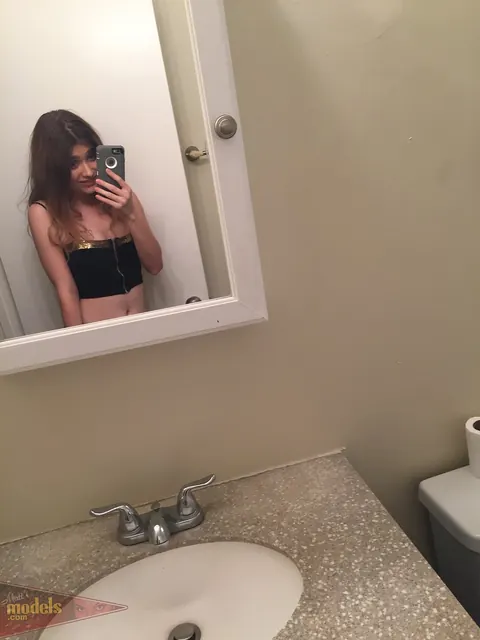 Brunette in Lingerie and Socks Takes Nude Mirror Selfies – photo 3 of 16