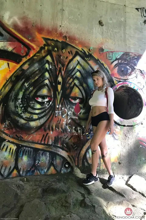 Gabbie Carter: Blonde in a Bikini Shows Her Big Tits and Tattoo on the Beach – photo 17 of 20