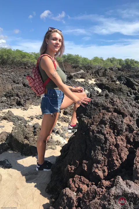 Gabbie Carter: Blonde in a Bikini Shows Her Big Tits and Tattoo on the Beach – photo 5 of 20