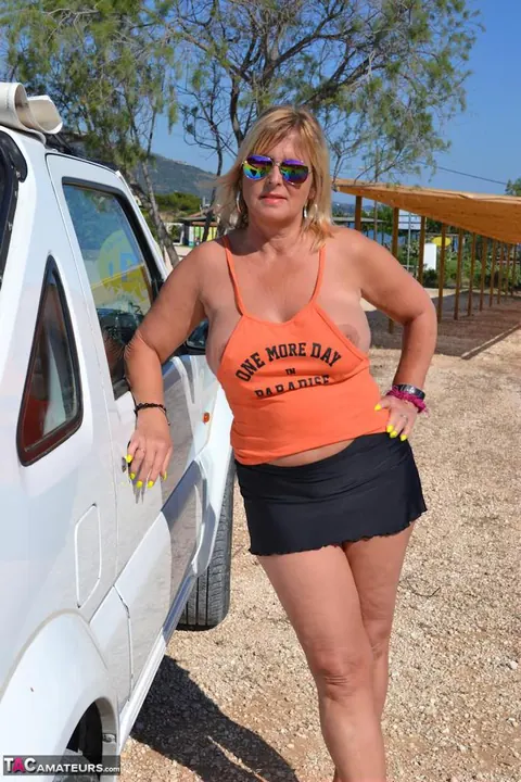 Nudechrissy: Thick Blonde MILF Flaunts Her Curves Nude on the Beach – photo 6 of 20