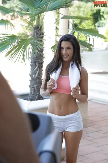 Latina MILF Takes Anal Creampie Outdoors