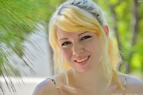 Busty Blonde Flashes Her Tits and Pussy Outdoors in a Skirt – photo 4 of 16