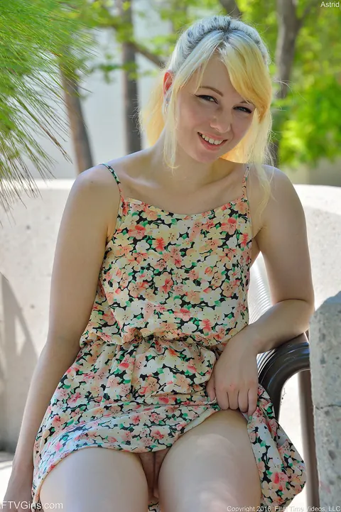 Busty Blonde Flashes Her Tits and Pussy Outdoors in a Skirt – photo 5 of 16