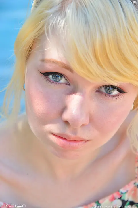 Busty Blonde Flashes Her Tits and Pussy Outdoors in a Skirt – photo 13 of 16